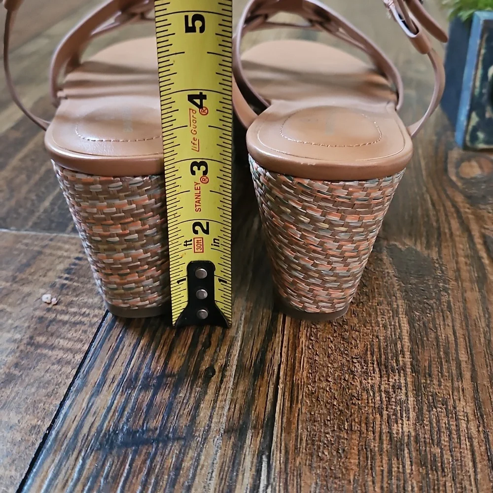 NWOT Bandolino Women's Tan Wedge‎ Heel Espadrille Strappy Sandals. Size 11